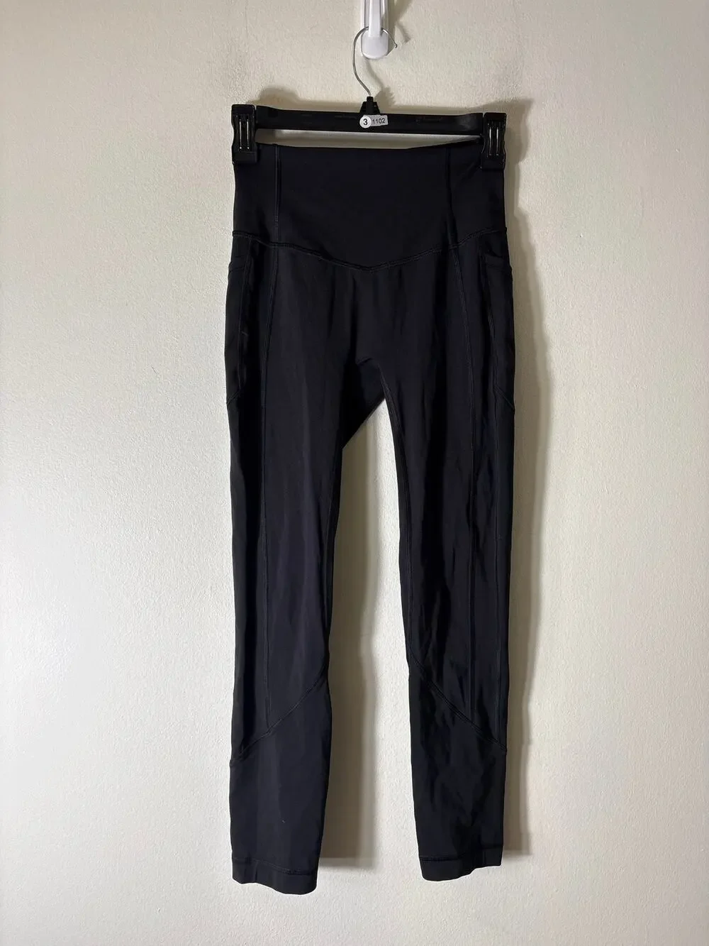 Lululemon Black Pocketed Athletic Leggings Sz 4